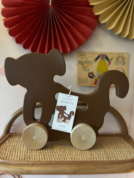 Animaux en bois sur roulettes