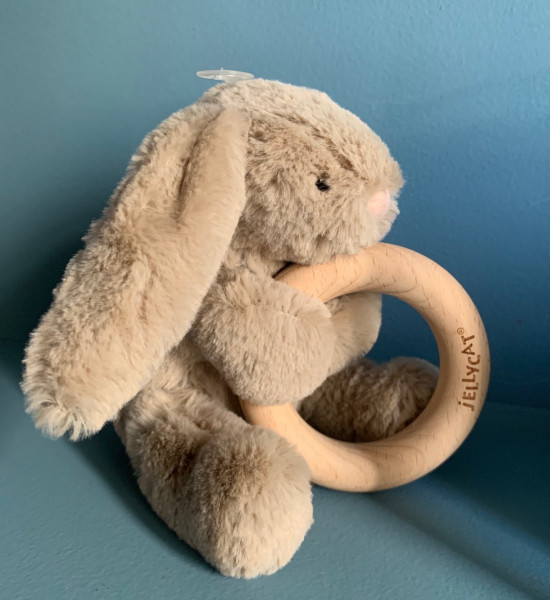 Peluche Petit Lapin et anneau dentaire en bois